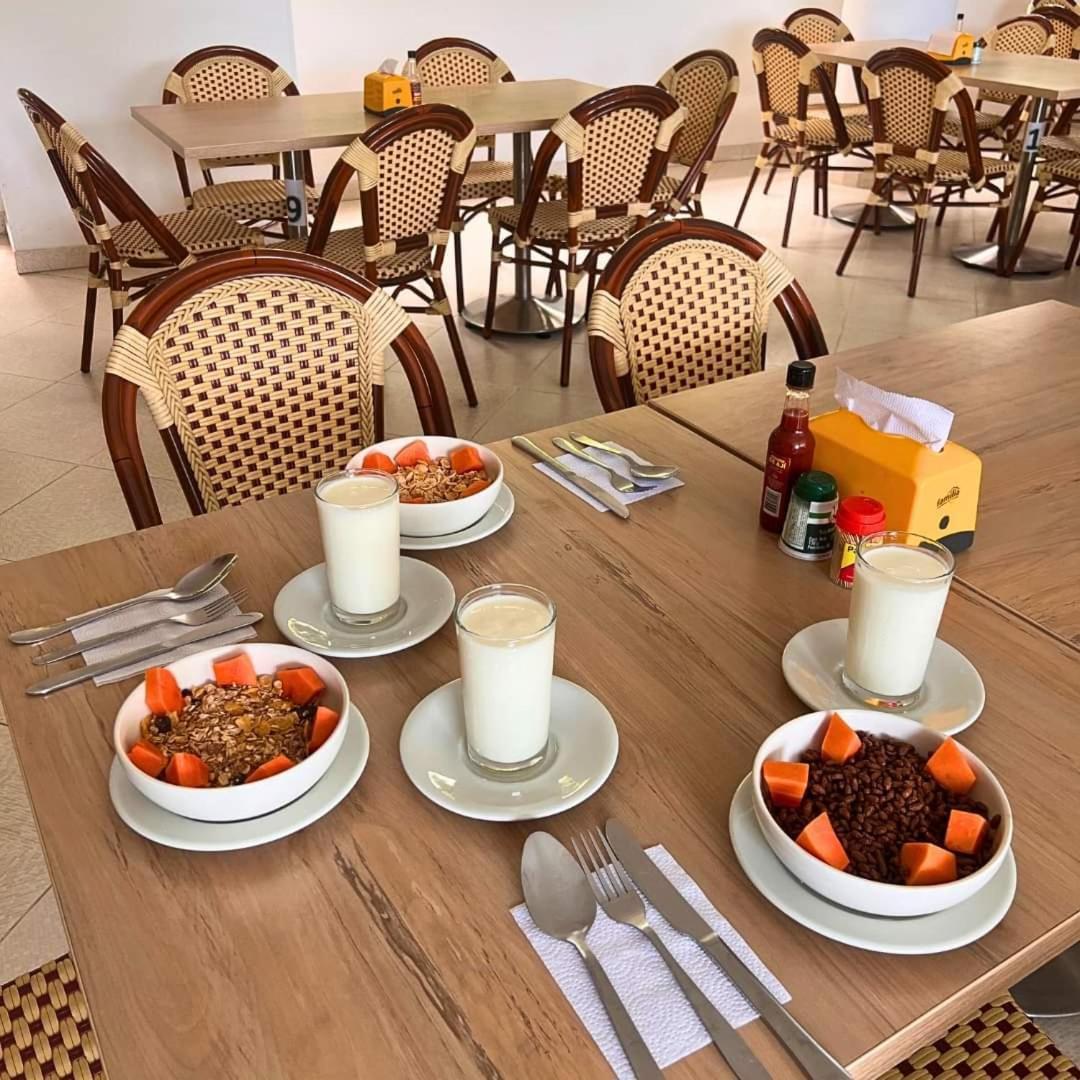Zahira Hotel Melgar Eksteriør bilde